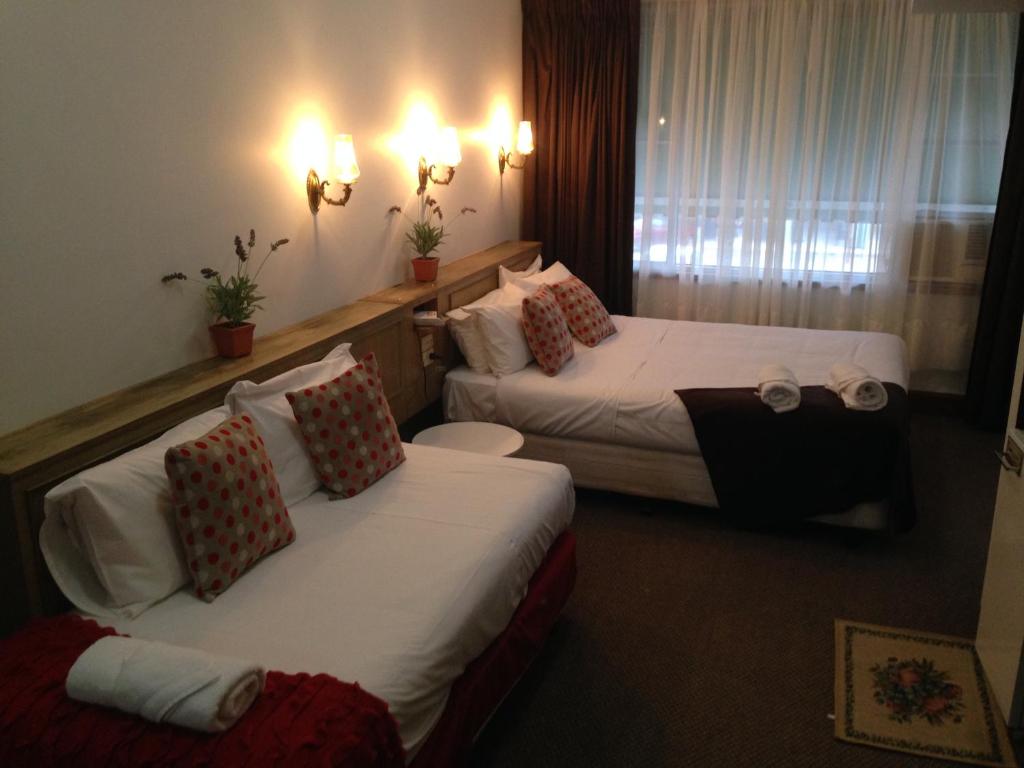 Burkes Hotel Motel-7