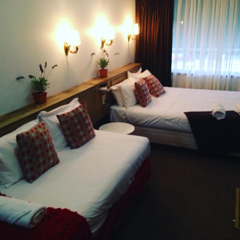 Burkes Hotel Motel-8